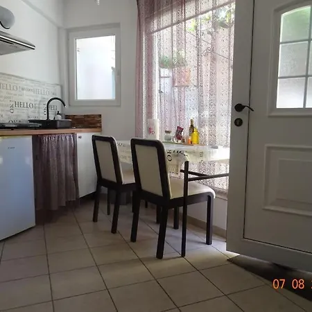 Apartment House - La *