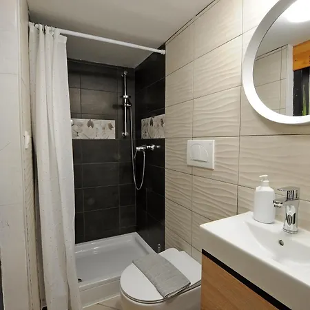 Holidays House - La Копер