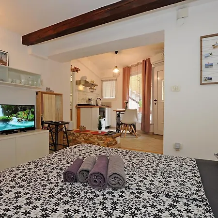 Holidays House - La Копер