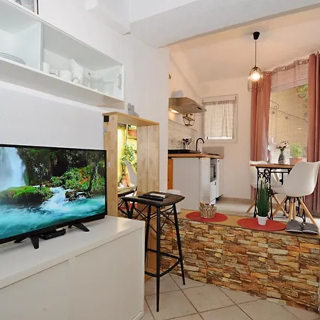 Holidays House - La Апартаменты *